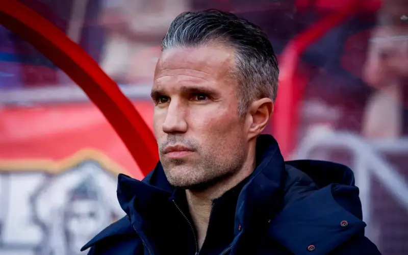 أن قيام روبن فان بيرسي بذلك يقول ما يكفي عن المشاكل في فينورد.